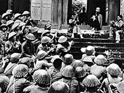 Bác Hồ về thăm Đền Hùng ngày 19/9/1954. (Ảnh: Sưu tầm)